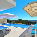 4 Bedroom With Seaviews *
