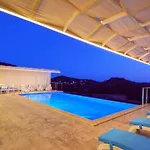 4 Bedroom With Seaviews Villa *
