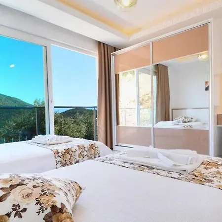 4 Bedroom With Seaviews Vila *