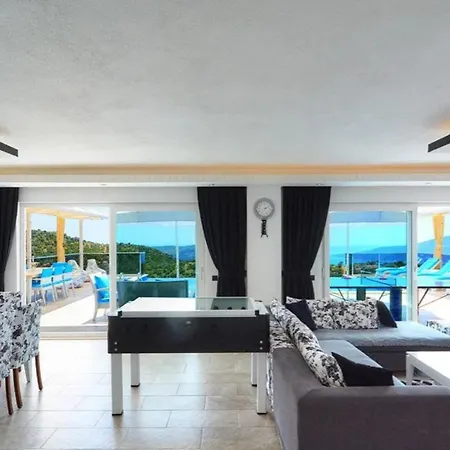 Vila 4 Bedroom With Seaviews